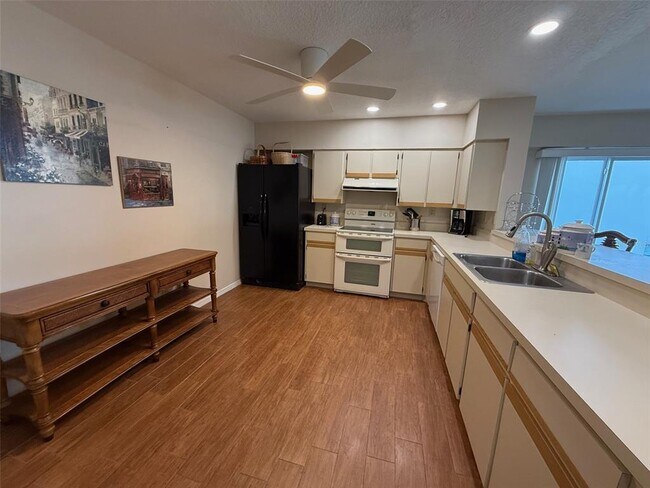 1477 Park Beach Cir Unit 31