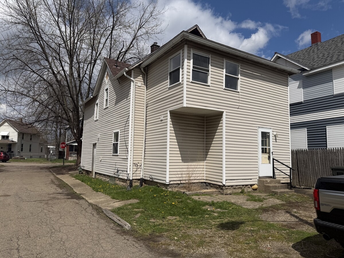 Photo - 934 4th St NW