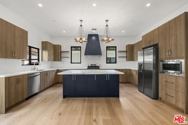 Photo - 824 N Orange Grove Ave