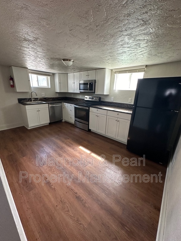 Photo - 619 S 10th Ave