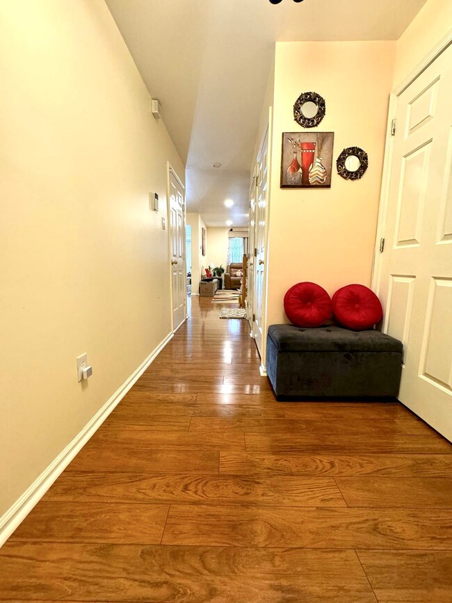 Entry Foyer - 1805 Pheasant Run Townhome