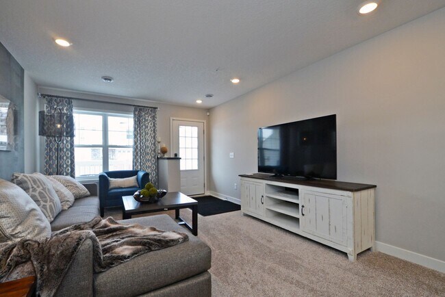 Photo - Immaculate 3 BD / 3 BA townhome in Lino La...