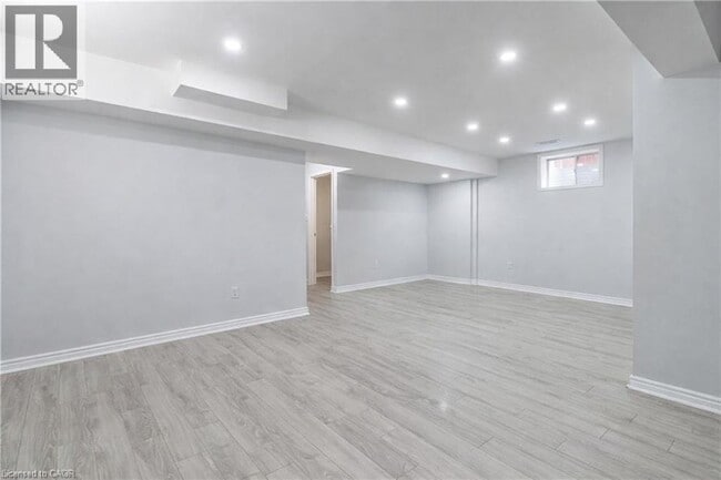 Photo - 92 Helena Feasby St