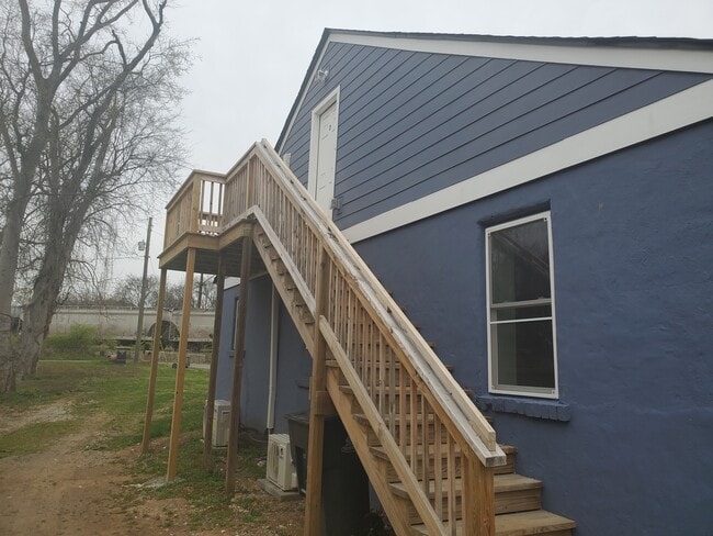 Building Photo - 1605 Douglas Ave Unit D Rental