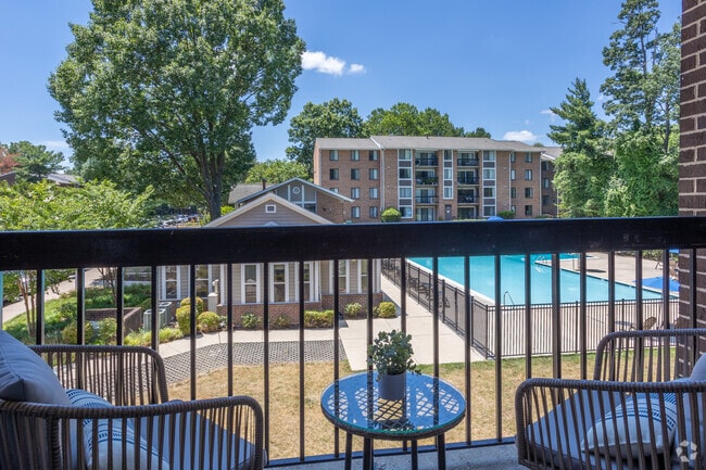 2BR, 2BA - 998SF