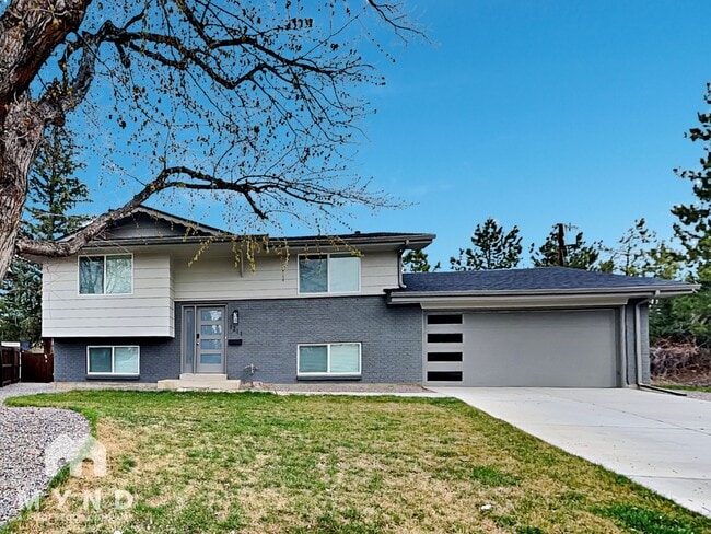 1211 S Saulsbury Ct