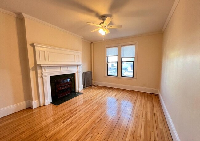 Building Photo - Great Value 1-Bed - Landlord Paying Broker... Rental