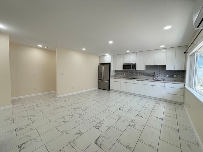 Photo - 1674 Kino St Unit Back 3 Bedroom