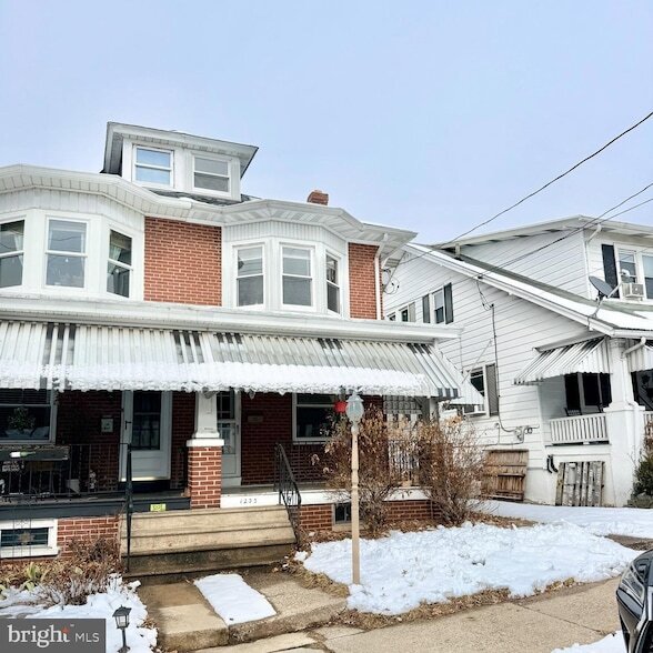 Building Photo - 1203 Cherry St