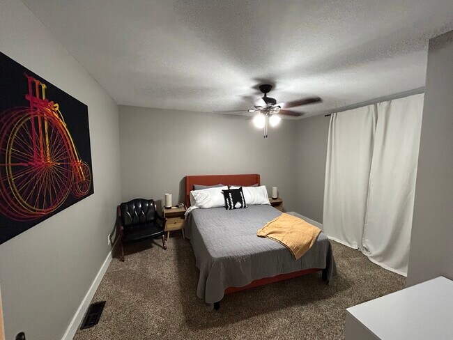 Photo - 619 Charles Ave SE