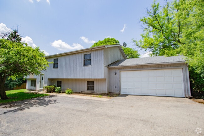 Building Photo - 213 W Winchester Rd Rental