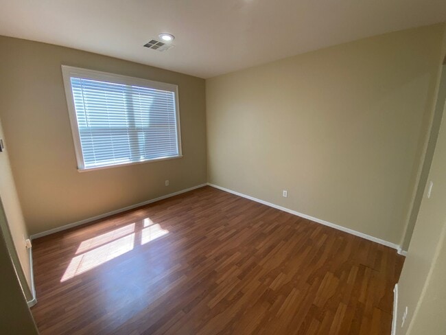 Photo - Beautiful 6 bed/3 bath home located in the...