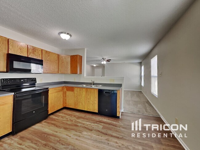 Photo - 8902 Hosta Way