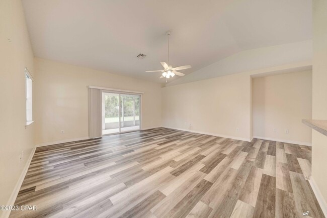 Photo - 106 Middleburg Dr