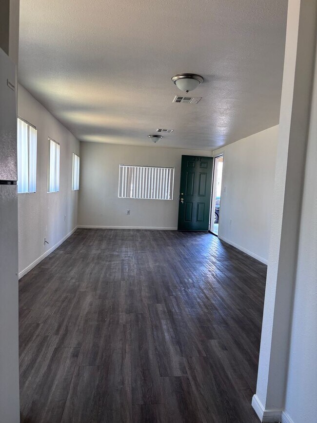 590-590.5-5905 E Olive St Unit 237 S 6th
