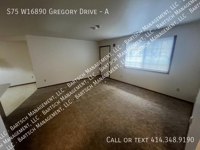 Photo - S75 W16890 Gregory Drive-A Unidad A