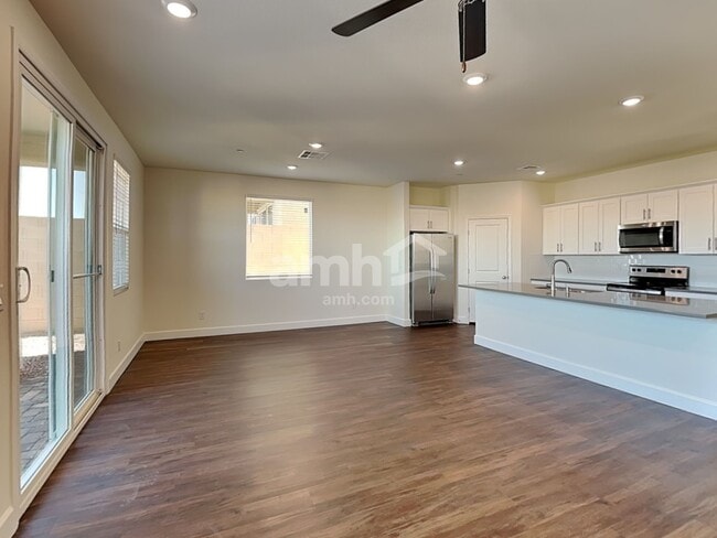 Photo - 260 Yasmin Daylily Pl