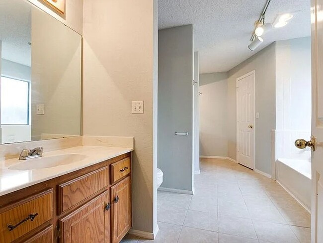 Photo - NORMAN, OKLAHOMA - MINUTES TO UNIVERSITY OF OKLAHOMA