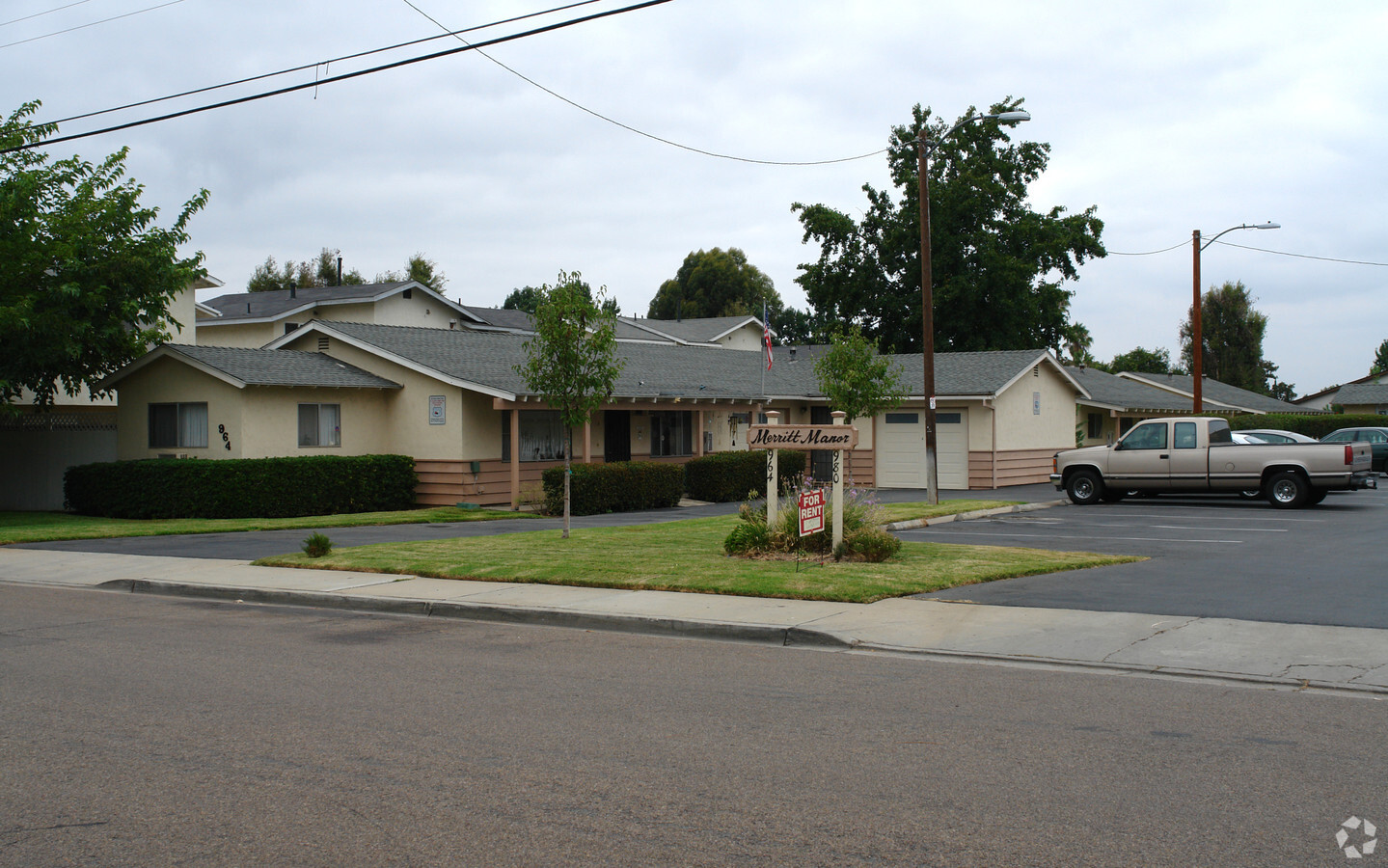 Merritt Manor - Merritt Manor Apartments