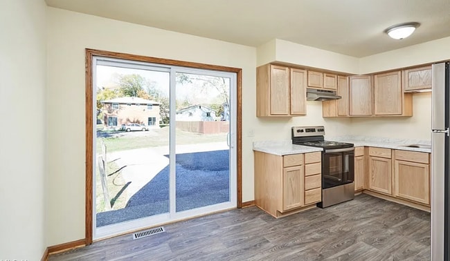 Photo - 923-925 Rosamond Ave Unit 925