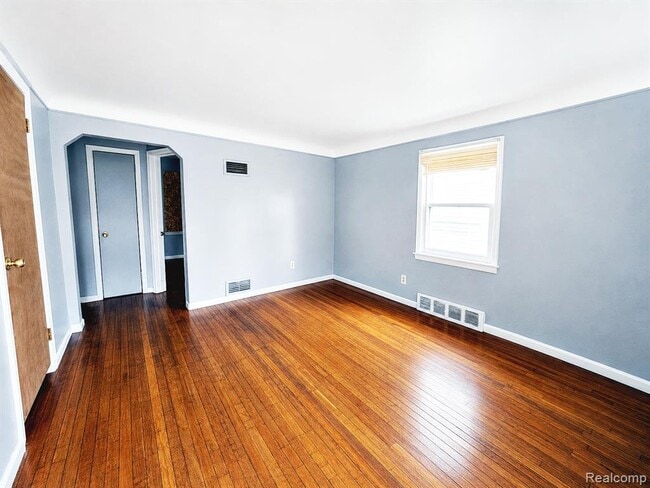 Photo - 15762 Strathmoor St