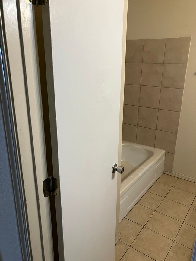 Photo - Charleston Apts Unit 9