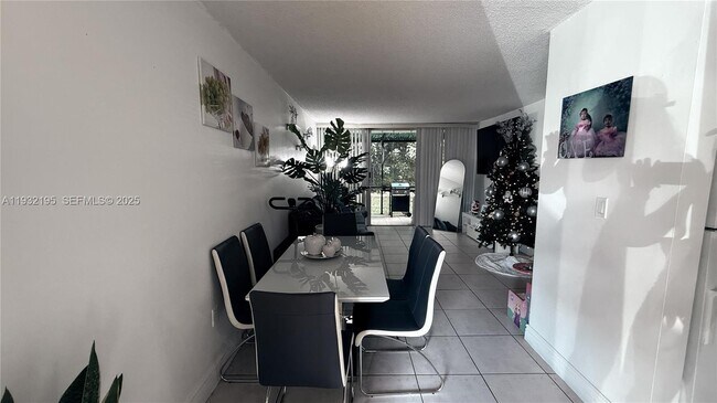 Photo - 8860 Fontainebleau Blvd Unidad 103