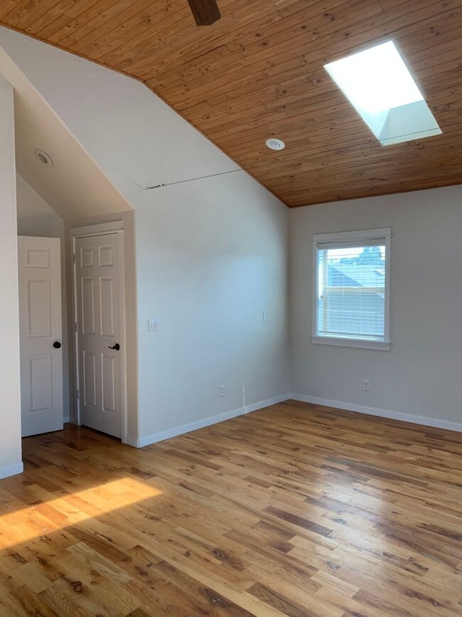 Photo - Studio in Downtown Bend with Garage