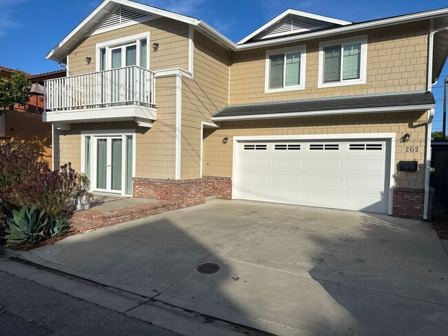 Building Photo - Walk to the Beach! Rental