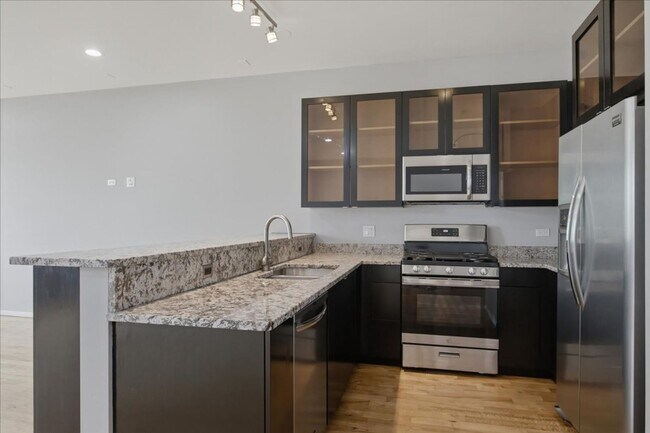 1649 W Cortland St Unit 201