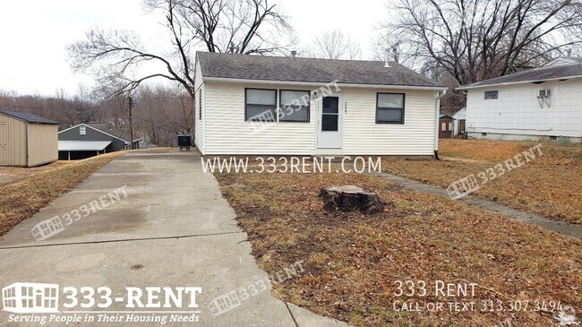 Building Photo - Adorable Home in North KC Waiting For You!