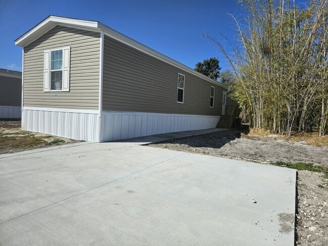Building Photo - 1053 Myakka Dr