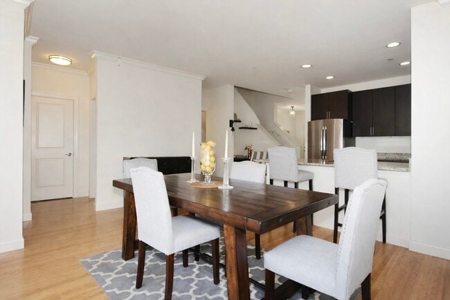 Photo - 2009 Symmes Cir