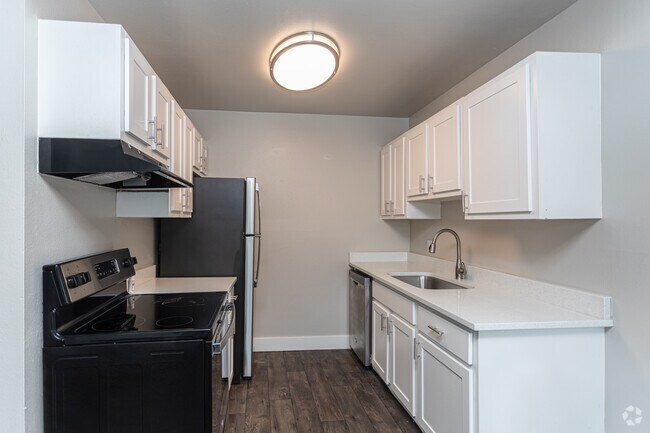 2BR, 1BA - 845SF