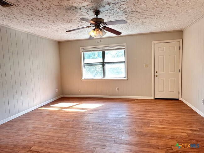 906 N LBJ Dr Unit 4