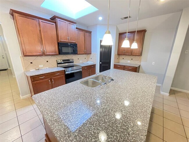 Photo - 633 Goldstone Ln