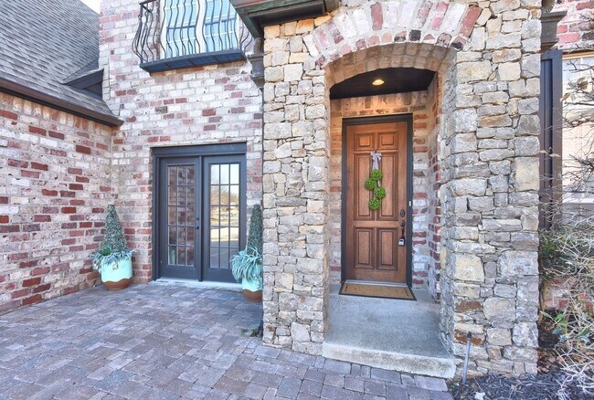 Photo - Executive Rental in JENKS Schools. Impecca...