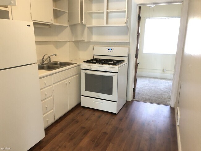 Photo - 2 br, 1 bath 4plex - 201 East Cross Street 2