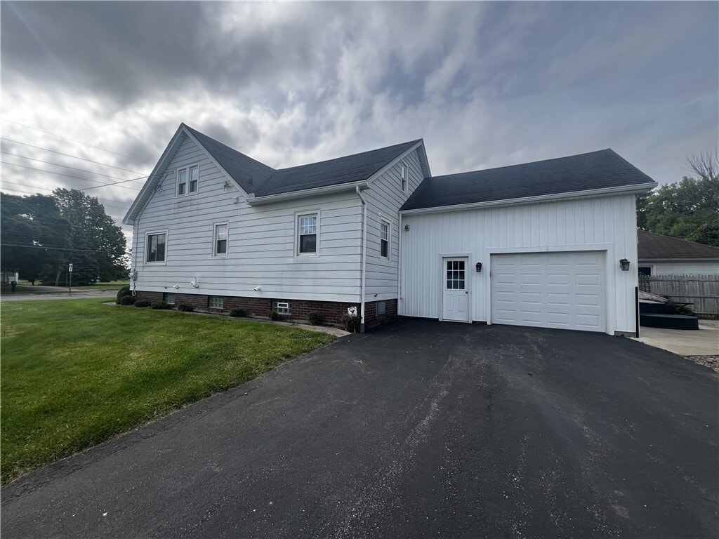 Photo - 1229 Long Pond Rd