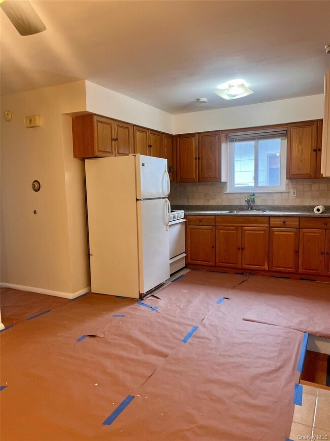 Building Photo - 34-16 Brookside St Unit 2nd Fl