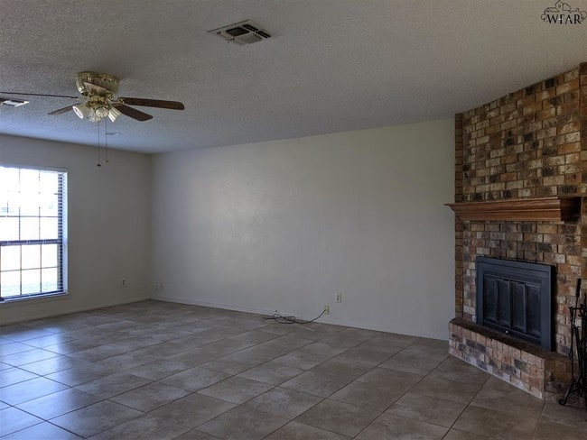 Photo - 1904 Central E Fwy