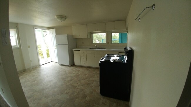 Photo - Adolf-PM-018-0032-527 Unit 527 1/2