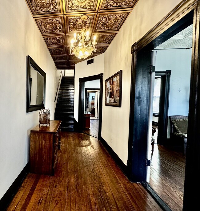 Photo - Fully Furnished 3 bed / 1.5 bath Historic Lynchburg Home near downtown.