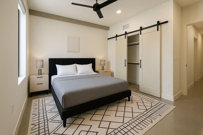 Photo - 115 W 5th St Unidad ID1322459P