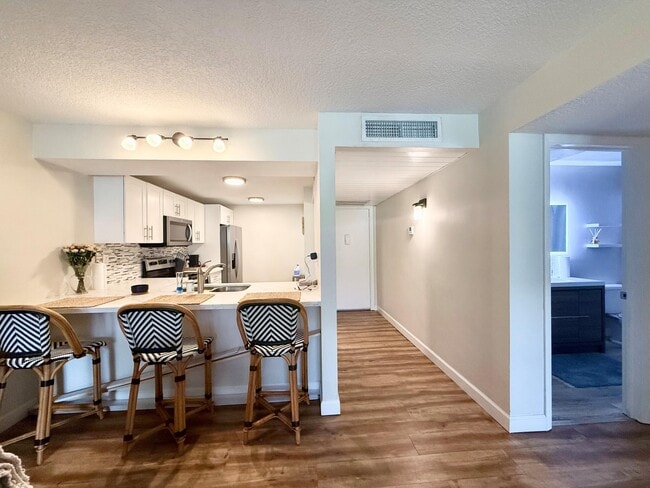 Building Photo - 11 Royal Palm Way Unit Ph 303