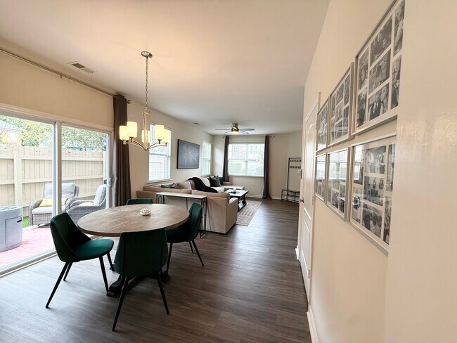 Photo - 410 Oakstone Trl Unit 1