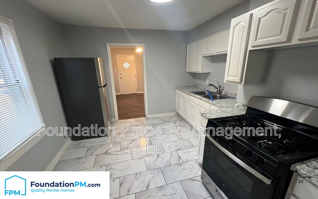 Photo - 2067 Hubert Ave