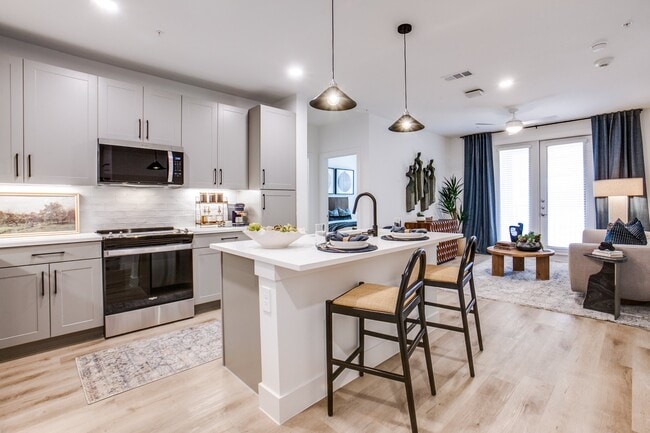 Building Photo - Aura Northline