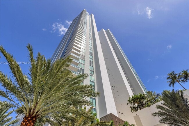 Building Photo - 2900 NE 7th Ave Unit 402