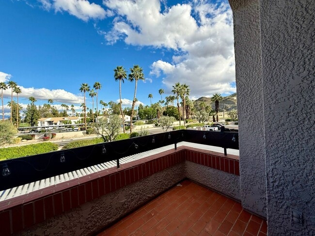 AVAILABLE NOW!! 2 Bedrooms 2 Bathroom Condo in Palm Springs! - AVAILABLE NOW!! 2 Bedrooms 2 Bathroom Condo in Palm Springs! Unit 63